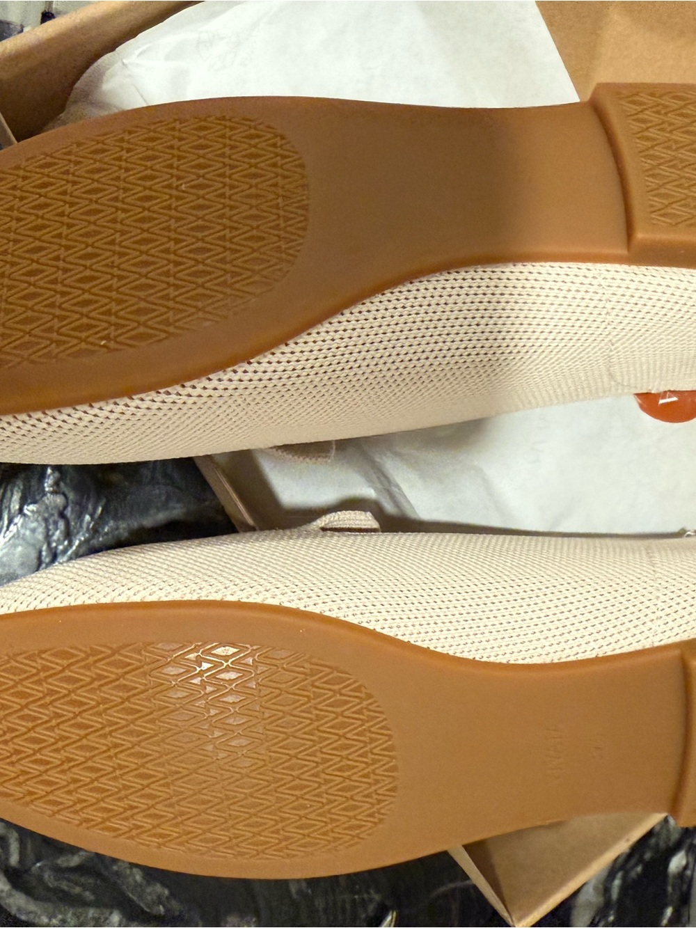 VIVAIA Cream Embroidered Bee & Script Round-Toe Loafers - Picture 4 of 7